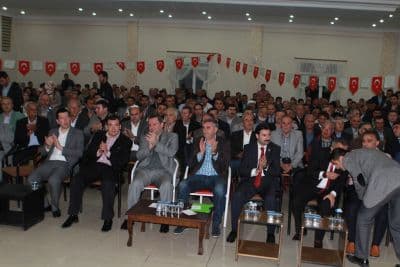 <div><font face="arial, helvetica, sans-serif" size="2">B&uuml;y&uuml;kşehir Belediye Başkanı Zeki To&ccedil;oğlu ise konuşmasına S&uuml;per Lig&rsquo;e &ccedil;ıkan Ferizli Spor&rsquo;u tebrik ederek başladı. Başkan To&ccedil;oğlu, &ldquo;&Ouml;ncelikli olarak S&uuml;per Lig&rsquo;e &ccedil;ıkan Ferizli Spor&rsquo;u tebrik ediyorum. Bizde B&uuml;y&uuml;kşehir Belediyesi olarak Ferizli Spor&rsquo;a elimizden gelen desteği sağlarız inşallah. Her zaman s&ouml;yl&uuml;yorum, bir tek ama&ccedil;la sizlerin karşısındayız. Sizlere hizmet etmek i&ccedil;in buradayız. Artık birbirimizi &ccedil;ok daha iyi tanıdık. Birbirimizi daha yakından tanımanın verdiği avantajla bundan sonra ki d&ouml;nemde de inşallah beraberce &ccedil;ok g&uuml;zel hizmetlere imza atacağız. Ferizli&rsquo;de &ccedil;ok &ouml;nemli işler yapıldı. Ferizli&rsquo;ye doğalgazın gelmesi bir y&uuml;rek işidir, cesaret işidir. Doğalgaz, şehrin standartlarını y&uuml;kselten ve şehre değer katan bir &ccedil;alışmadır. Dolayısıyla hem İl&ccedil;e Belediye Başkanımızı tebrik ediyorum, hem de doğalgazın hayırlı olmasını diliyorum&rdquo; diye konuştu.</font></div>