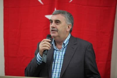 <span style="font-family: arial, helvetica, sans-serif; font-size: small">Son konuşmayı ger&ccedil;ekleştiren AK Parti İl Başkanı Recep Uncuoğlu ise, &ldquo;Bu hizmetlerin hayata ge&ccedil;mesinde emek sarf eden herkese teşekk&uuml;r ediyorum. bu toplantılar &ouml;n&uuml;m&uuml;zdeki s&uuml;re&ccedil;leri g&ouml;rmek adına &ccedil;ok &ouml;nemli. G&ouml;r&uuml;yorsunuz Ferizli&rsquo;de iyi işler yapıldı, yapılmaya devam edecek. Ferizli&rsquo;de vizyon var. Alt yapı i&ccedil;in &ouml;nemli adımlar bug&uuml;nden atılmış. Ferizli gerek organize sanayi b&ouml;lgeleriyle gerek verimli tarım arazileri ile &ccedil;ok &ouml;nemli bir hazineyi kendisinde barındırıyor. Ferizli&rsquo;deki bu hazine işlenecek ve 2023&rsquo;e eğitimiyle, k&uuml;lt&uuml;r&uuml;yle, sağlık hizmetleriyle, kendi i&ccedil; ticaret potansiyeli ile &ouml;rnek bir belde, &ouml;rnek bir il&ccedil;e olacak. AK Parti il&ccedil;e teşkilatları olarak bir takım oyunu oynuyoruz. Sen, ben kavgasına d&uuml;şmeden milletimize hizmet etmek i&ccedil;in 365 g&uuml;n &ccedil;alışıyoruz. T&uuml;rkiye s&ouml;yleyecek hi&ccedil;bir s&ouml;z&uuml; olmayanların &uuml;lkesi değil artık. T&uuml;rkiye 2023&rsquo;&uuml; g&ouml;renlerin, 2071&rsquo;i g&ouml;renlerin, 2071&rsquo;e dair hayalleri ve hedefleri olanların &uuml;lkesi, sizlerin hayır duaları ve destekleri ile. Milletimize s&ouml;z verdik, ecdadımıza yakışır g&uuml;zellikleri ortaya koyacağız&rdquo; dedi.</span>