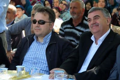 <div><font face="arial, helvetica, sans-serif" size="2">Ahlak kavramının &ouml;nemine dikkat &ccedil;ekerek konuşmasını s&uuml;rd&uuml;ren Başkan Zeki To&ccedil;oğlu, &quot;Sizler kendinizden sorumlusunuz, bizler belediye başkanları olarak hem kendimizden hem de sizlerden sorumluyuz. Kendi adıma başkanlığım s&uuml;resince ne kadar ahlaki davranıyorum, ne kadar hakka, adalete uygun davranıyorum diyerek kendimi hesaba &ccedil;ekmem gerektiğini biliyorum. B&uuml;t&uuml;n belediye başkanı arkadaşlarımız ve t&uuml;m idarecilerin de aynı d&uuml;ş&uuml;ncede olmaları gerektiğini d&uuml;ş&uuml;n&uuml;yorum. Yolda giderken yolun ortasındaki taşı başkasına zarar vermesin d&uuml;ş&uuml;ncesiyle oradan kaldırmak, komşumuzla iyi ge&ccedil;inmek, adalete uygun davranmak, kardeşimizin derdi ile dertlenmek b&uuml;t&uuml;n bunların hepsi O'nun (s.a.v) g&uuml;zel ahlakından bizlere birer &ouml;rnektir&quot; dedi.</font></div>
