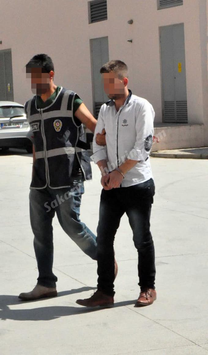 Müşteri olarak gittikleri bayilerde telefon çaldılar