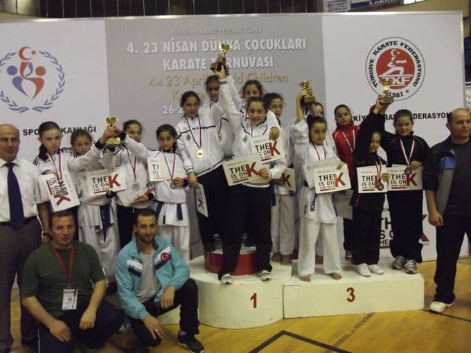 Hendek karate takımından 16 madalya