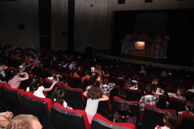 "Karagöz Tatlıcı" izleyenleri eğlendirdi