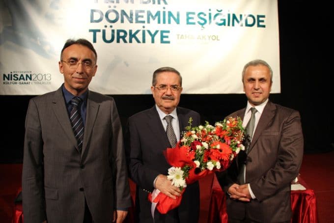 Taha Akyol: "Çözüm sürecini destekliyorum"