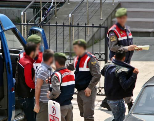 Sakarya'da 10 ayrı adrese uyuşturucu operasyonu!