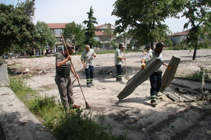 Donatım esnafı ile belediye çalışanları el ele verdi