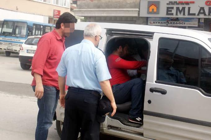 Gürcistanlı 3 kişi yaşlı adamı dövüp parasını aldı