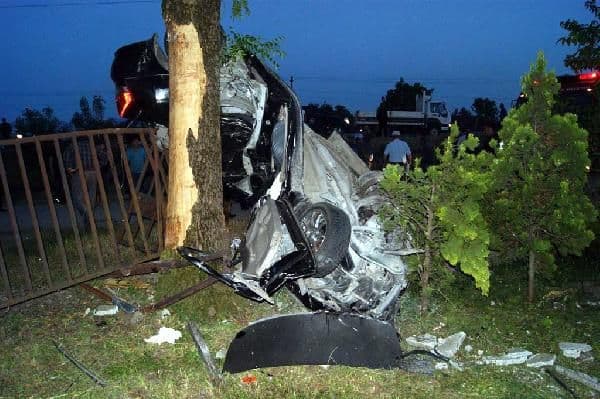Hendek'te feci trafik kazası: 1 ölü, 4 yaralı