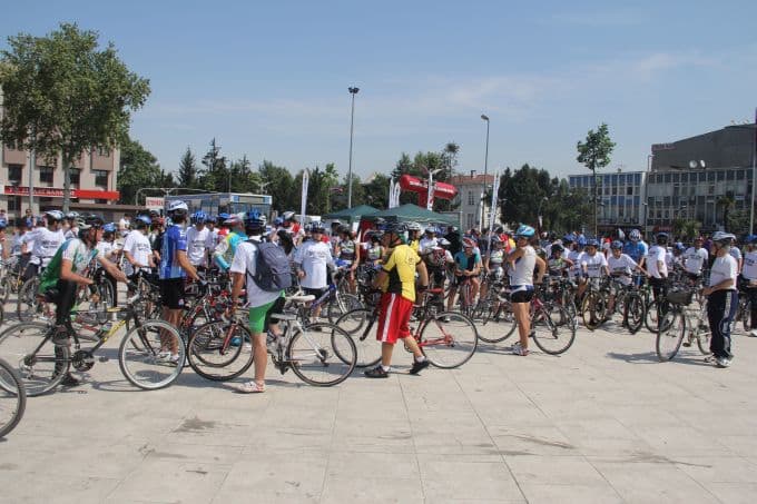 200 bisikletçi Sakarya'da bisiklet turu yaptı