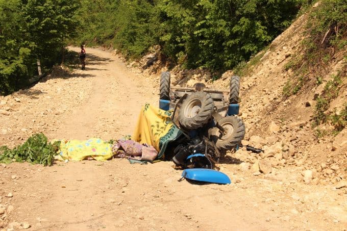Akyazı'da pırpır şarampole yuvarlandı: 1 ölü!