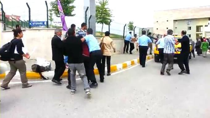 Çocuk gelin cinayetinin ilk duruşmasında kavga !