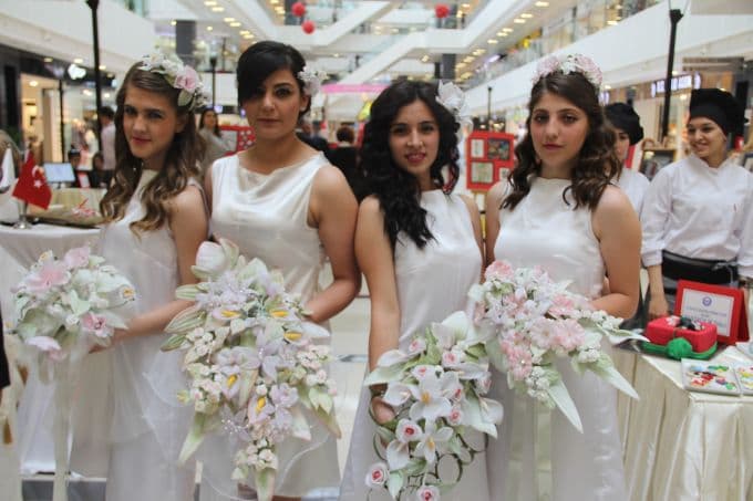 Öğrenciler yaptıkları eserleri sergiledi