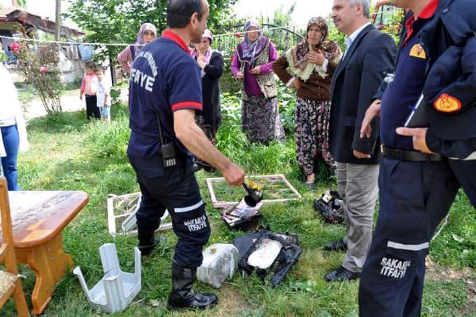 Yangına müdahale etmek isterken düşüp yaralandı