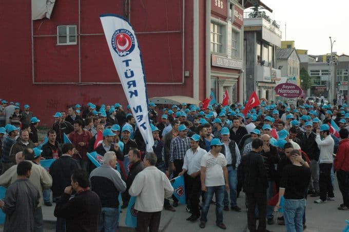 Sakarya'da işçiler meydana indi