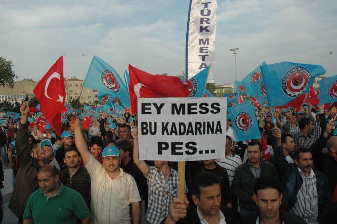 Sakarya'da işçiler meydana indi
