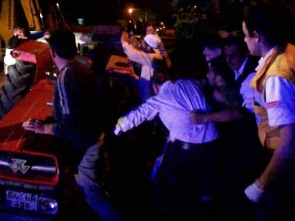Sürücüyü kurtarmak için seferber oldular