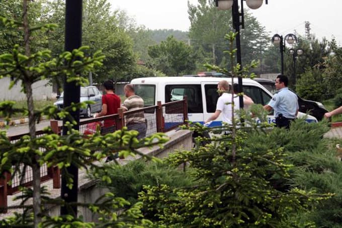 Polise saldıran madde bağımlıları cezaevine gönderildi