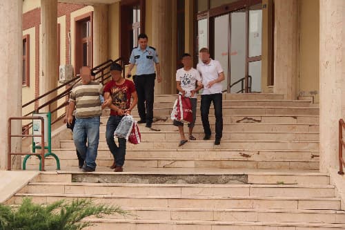 Polise saldıran madde bağımlıları cezaevine gönderildi