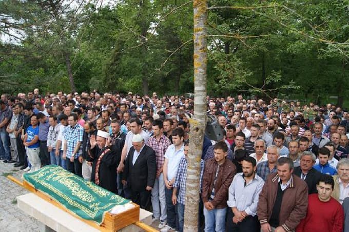 Hendek'te feci trafik kazası: 1 ölü, 4 yaralı