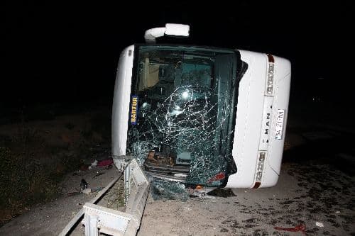 Pamukova'da freni patlayan otobüs devrildi: 41 yaralı!
