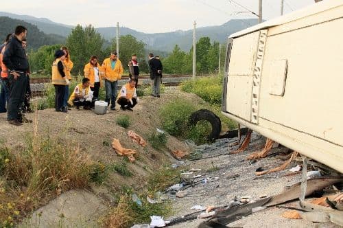 Pamukova'da freni patlayan otobüs devrildi: 41 yaralı!