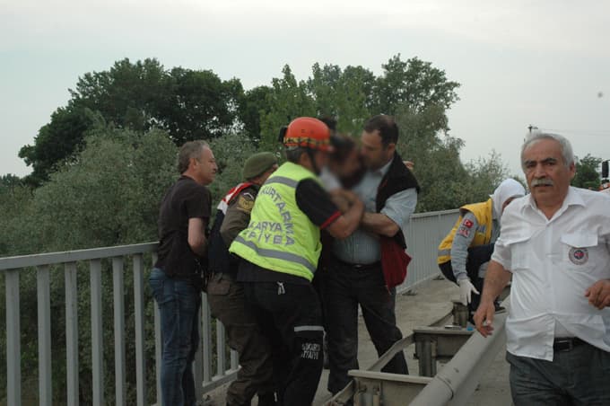 Sakarya Köprüsü'nde intihar girişimi