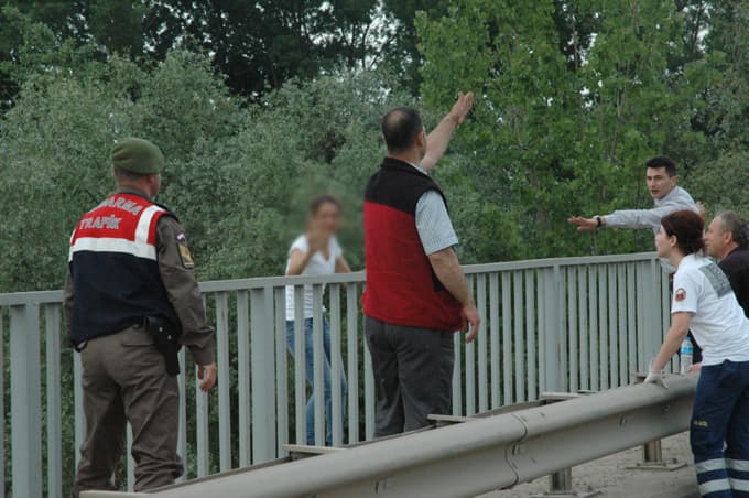 Sakarya Köprüsü'nde intihar girişimi