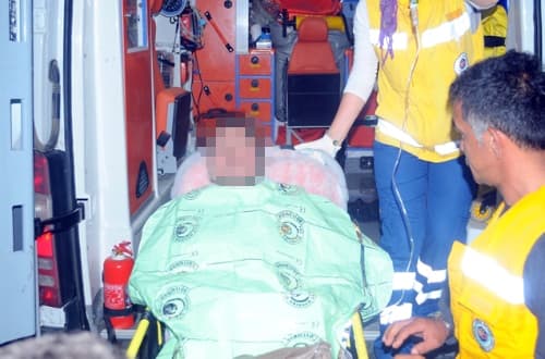 Sokak ortasında üzerine benzin döktüğü kadını yaktı