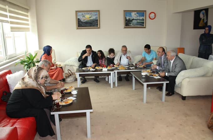 Erenler Kadın Kolları Şehit Ailelerini ağırladı