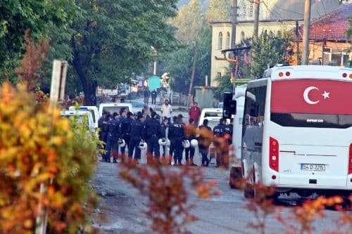Sapanca'da 20 ayrı eve uyuşturucu operasyonu!