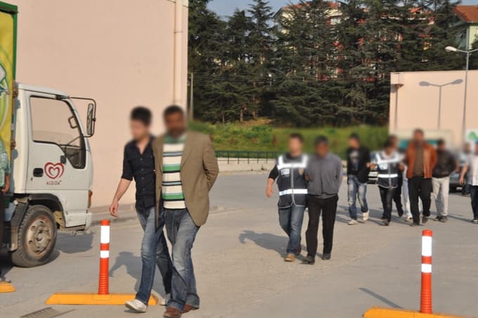 Sapanca'da 20 ayrı eve uyuşturucu operasyonu!