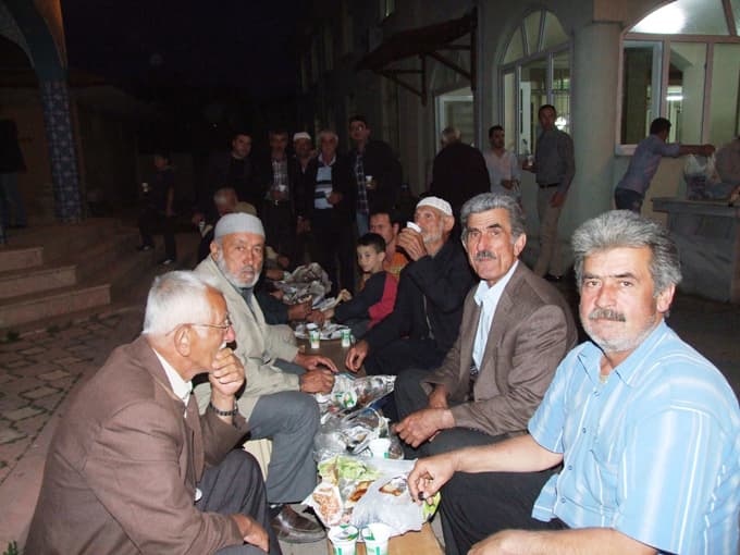 Budaklar'da kandil geleneği sürdürülüyor