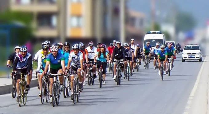 50 bisikletçi 32 kilometrelik yolu kat etti