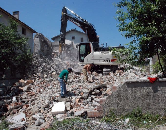 Kentsel Dönüşüm kapsamında Sapanca'da ilk yıkım yapıldı