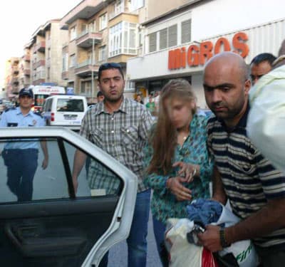 Hamile Kadının Altın ve Mücevherlerini Çaldılar
