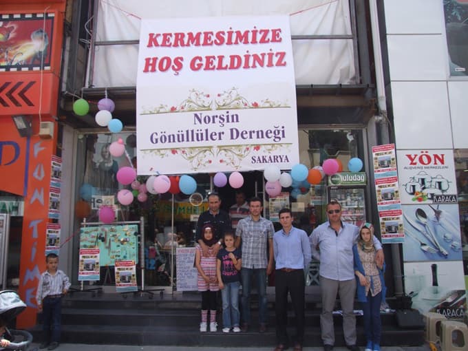 Eğitim yararına kermes düzenlediler