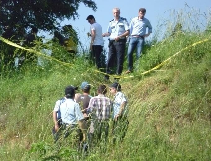 Ormanlık alanda ağaca asılı erkek cesedi bulundu