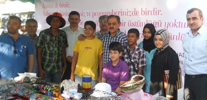 Sri Lankalı öğrenciler, Akyazı'da ülkelerini tanıttı