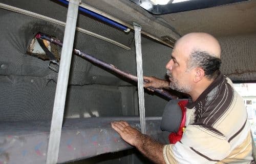 Kamyonda birden ortaya çıkan yılan sürücüyü sabahlattı
