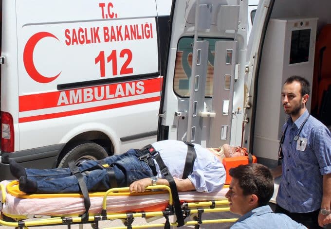 Merdivenlerden düşen adam hastanelik oldu