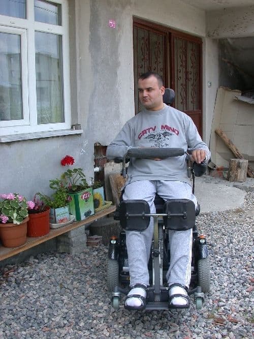 Çatışmada felç olan oğluna 12 yıldır gözü gibi bakıyor