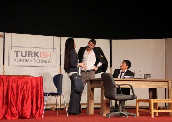 Liseli öğrenciler oyunculuk hünerlerini sergiledi