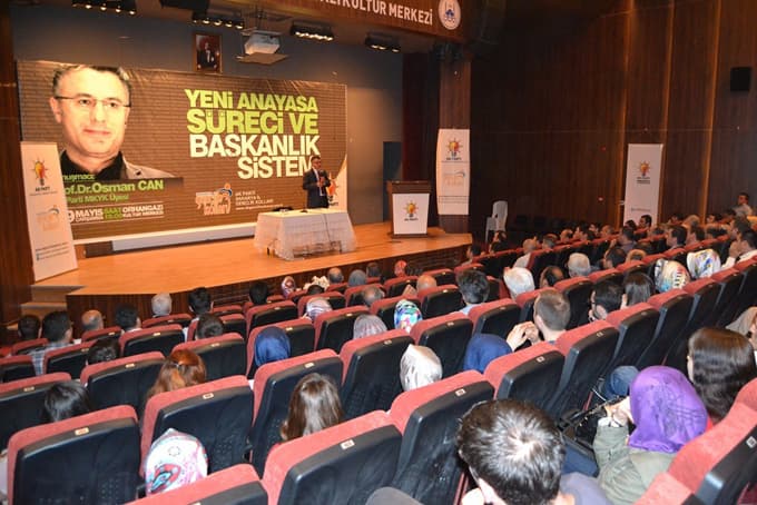 Yeni Anayasa Süreci konulu konferans gerçekleşti