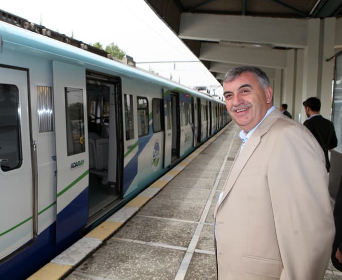 Zeki Toçoğlu, makinist koltuğuna oturdu