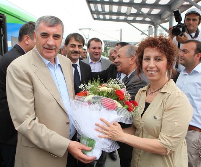 Zeki Toçoğlu, makinist koltuğuna oturdu