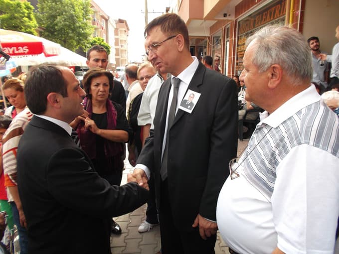 CHP, ilçeleri geziyor