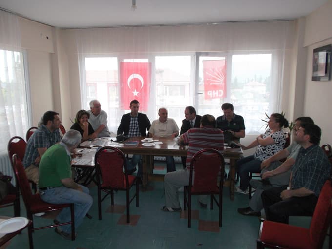CHP, ilçeleri geziyor