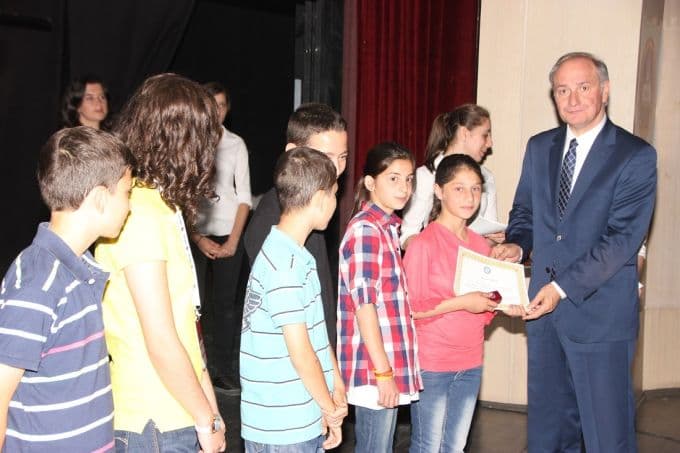 Başarılı öğrenciler ödüllendirildi