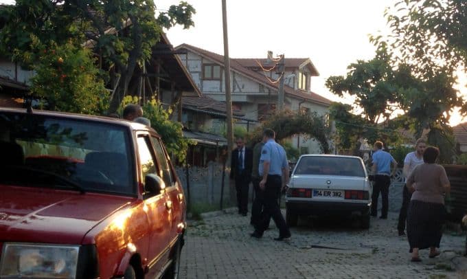 Polisten kaçarken uyuşturucu hapları yola saçtı