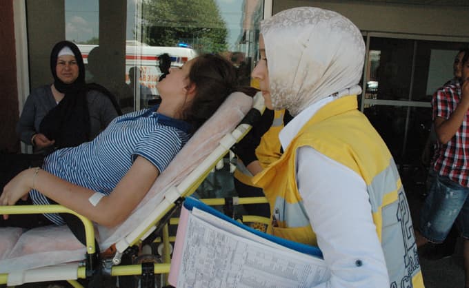 Öğrenciler okulda yedikleri bisküviden zehirlendi