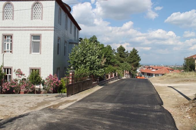 Serdivan Belediyesi yolları yeniliyor
